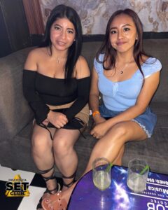 Celebra tu Cumpleaños a lo GRANDE en Set Club tu Discoteca en la Zona Rosa de Guayaquil Porque un año más se festeja con estilo, música, luces y la mejor farra de Guayaquil Descubre Set Club, la mejor Discoteca de Guayaquil. Disfruta de las Mejores Farras y un Ambiente Nocturno Inigualable en la Zona Rosa. ¡No te lo pierdas! Discotecas en Guayaquil Discoteca Set Club Guayaquil. La Mejor Discoteca de Guayaquil, Zona Rosa Turística Vive la experiencia única de Set Club en Guayaquil, Las mejores farras y un ambiente nocturno espectacular te esperan en la Zona Rosa. Únete a la fiesta. Este sábado y todos los viernes y sábados, la rumba sube de nivel en SET CLUB Prepárate para una noche llena de Flow, Reggaeton, Electrónica, Merengue, salsa, sabor y mucha fiesta No te pierdas Set Club en Guayaquil! La mejor discoteca del centro, con farras inolvidables y un ambiente nocturno que te hará bailar toda la noche. Y si estás de cumpleaños... ¡la celebración es toda tuya! Descubre la experiencia nocturna definitiva en tu Discoteca Set Club, en el corazón de la vida nocturna en Guayaquil. Las Mejores Farras