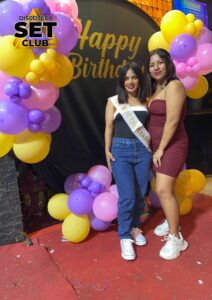 Celebra tu Cumpleaños a lo GRANDE en Set Club tu Discoteca en la Zona Rosa de Guayaquil Porque un año más se festeja con estilo, música, luces y la mejor farra de Guayaquil Descubre Set Club, la mejor Discoteca de Guayaquil. Disfruta de las Mejores Farras y un Ambiente Nocturno Inigualable en la Zona Rosa. ¡No te lo pierdas! Discotecas en Guayaquil Discoteca Set Club Guayaquil. La Mejor Discoteca de Guayaquil, Zona Rosa Turística Vive la experiencia única de Set Club en Guayaquil, Las mejores farras y un ambiente nocturno espectacular te esperan en la Zona Rosa. Únete a la fiesta. Este sábado y todos los viernes y sábados, la rumba sube de nivel en SET CLUB Prepárate para una noche llena de Flow, Reggaeton, Electrónica, Merengue, salsa, sabor y mucha fiesta No te pierdas Set Club en Guayaquil! La mejor discoteca del centro, con farras inolvidables y un ambiente nocturno que te hará bailar toda la noche. Y si estás de cumpleaños... ¡la celebración es toda tuya! Descubre la experiencia nocturna definitiva en tu Discoteca Set Club, en el corazón de la vida nocturna en Guayaquil. Las Mejores Farras
