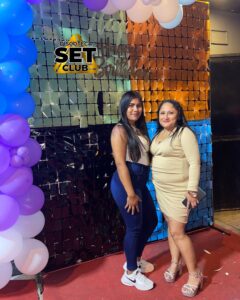 Celebra tu Cumpleaños a lo GRANDE en Set Club tu Discoteca en la Zona Rosa de Guayaquil Porque un año más se festeja con estilo, música, luces y la mejor farra de Guayaquil Descubre Set Club, la mejor Discoteca de Guayaquil. Disfruta de las Mejores Farras y un Ambiente Nocturno Inigualable en la Zona Rosa. ¡No te lo pierdas! Discotecas en Guayaquil Discoteca Set Club Guayaquil. La Mejor Discoteca de Guayaquil, Zona Rosa Turística Vive la experiencia única de Set Club en Guayaquil, Las mejores farras y un ambiente nocturno espectacular te esperan en la Zona Rosa. Únete a la fiesta. Este sábado y todos los viernes y sábados, la rumba sube de nivel en SET CLUB Prepárate para una noche llena de Flow, Reggaeton, Electrónica, Merengue, salsa, sabor y mucha fiesta No te pierdas Set Club en Guayaquil! La mejor discoteca del centro, con farras inolvidables y un ambiente nocturno que te hará bailar toda la noche. Y si estás de cumpleaños... ¡la celebración es toda tuya! Descubre la experiencia nocturna definitiva en tu Discoteca Set Club, en el corazón de la vida nocturna en Guayaquil. Las Mejores Farras