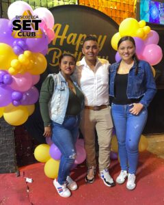 Celebra tu Cumpleaños a lo GRANDE en Set Club tu Discoteca en la Zona Rosa de Guayaquil Porque un año más se festeja con estilo, música, luces y la mejor farra de Guayaquil Descubre Set Club, la mejor Discoteca de Guayaquil. Disfruta de las Mejores Farras y un Ambiente Nocturno Inigualable en la Zona Rosa. ¡No te lo pierdas! Discotecas en Guayaquil Discoteca Set Club Guayaquil. La Mejor Discoteca de Guayaquil, Zona Rosa Turística Vive la experiencia única de Set Club en Guayaquil, Las mejores farras y un ambiente nocturno espectacular te esperan en la Zona Rosa. Únete a la fiesta. Este sábado y todos los viernes y sábados, la rumba sube de nivel en SET CLUB Prepárate para una noche llena de Flow, Reggaeton, Electrónica, Merengue, salsa, sabor y mucha fiesta No te pierdas Set Club en Guayaquil! La mejor discoteca del centro, con farras inolvidables y un ambiente nocturno que te hará bailar toda la noche. Y si estás de cumpleaños... ¡la celebración es toda tuya! Descubre la experiencia nocturna definitiva en tu Discoteca Set Club, en el corazón de la vida nocturna en Guayaquil. Las Mejores Farras