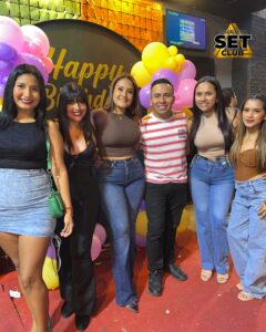 Celebra tu Cumpleaños a lo GRANDE en Set Club tu Discoteca en la Zona Rosa de Guayaquil Porque un año más se festeja con estilo, música, luces y la mejor farra de Guayaquil Descubre Set Club, la mejor Discoteca de Guayaquil. Disfruta de las Mejores Farras y un Ambiente Nocturno Inigualable en la Zona Rosa. ¡No te lo pierdas! Discotecas en Guayaquil Discoteca Set Club Guayaquil. La Mejor Discoteca de Guayaquil, Zona Rosa Turística Vive la experiencia única de Set Club en Guayaquil, Las mejores farras y un ambiente nocturno espectacular te esperan en la Zona Rosa. Únete a la fiesta. Este sábado y todos los viernes y sábados, la rumba sube de nivel en SET CLUB Prepárate para una noche llena de Flow, Reggaeton, Electrónica, Merengue, salsa, sabor y mucha fiesta No te pierdas Set Club en Guayaquil! La mejor discoteca del centro, con farras inolvidables y un ambiente nocturno que te hará bailar toda la noche. Y si estás de cumpleaños... ¡la celebración es toda tuya! Descubre la experiencia nocturna definitiva en tu Discoteca Set Club, en el corazón de la vida nocturna en Guayaquil. Las Mejores Farras