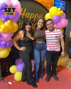 Celebra tu Cumpleaños a lo GRANDE en Set Club tu Discoteca en la Zona Rosa de Guayaquil Porque un año más se festeja con estilo, música, luces y la mejor farra de Guayaquil Descubre Set Club, la mejor Discoteca de Guayaquil. Disfruta de las Mejores Farras y un Ambiente Nocturno Inigualable en la Zona Rosa. ¡No te lo pierdas! Discotecas en Guayaquil Discoteca Set Club Guayaquil. La Mejor Discoteca de Guayaquil, Zona Rosa Turística Vive la experiencia única de Set Club en Guayaquil, Las mejores farras y un ambiente nocturno espectacular te esperan en la Zona Rosa. Únete a la fiesta. Este sábado y todos los viernes y sábados, la rumba sube de nivel en SET CLUB Prepárate para una noche llena de Flow, Reggaeton, Electrónica, Merengue, salsa, sabor y mucha fiesta No te pierdas Set Club en Guayaquil! La mejor discoteca del centro, con farras inolvidables y un ambiente nocturno que te hará bailar toda la noche. Y si estás de cumpleaños... ¡la celebración es toda tuya! Descubre la experiencia nocturna definitiva en tu Discoteca Set Club, en el corazón de la vida nocturna en Guayaquil. Las Mejores Farras