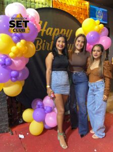 Celebra tu Cumpleaños a lo GRANDE en Set Club tu Discoteca en la Zona Rosa de Guayaquil Porque un año más se festeja con estilo, música, luces y la mejor farra de Guayaquil Descubre Set Club, la mejor Discoteca de Guayaquil. Disfruta de las Mejores Farras y un Ambiente Nocturno Inigualable en la Zona Rosa. ¡No te lo pierdas! Discotecas en Guayaquil Discoteca Set Club Guayaquil. La Mejor Discoteca de Guayaquil, Zona Rosa Turística Vive la experiencia única de Set Club en Guayaquil, Las mejores farras y un ambiente nocturno espectacular te esperan en la Zona Rosa. Únete a la fiesta. Este sábado y todos los viernes y sábados, la rumba sube de nivel en SET CLUB Prepárate para una noche llena de Flow, Reggaeton, Electrónica, Merengue, salsa, sabor y mucha fiesta No te pierdas Set Club en Guayaquil! La mejor discoteca del centro, con farras inolvidables y un ambiente nocturno que te hará bailar toda la noche. Y si estás de cumpleaños... ¡la celebración es toda tuya! Descubre la experiencia nocturna definitiva en tu Discoteca Set Club, en el corazón de la vida nocturna en Guayaquil. Las Mejores Farras