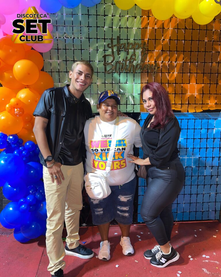 Celebra tu Cumpleaños a lo GRANDE en Set Club tu Discoteca en la Zona Rosa de Guayaquil Porque un año más se festeja con estilo, música, luces y la mejor farra de Guayaquil Descubre Set Club, la mejor Discoteca de Guayaquil. Disfruta de las Mejores Farras y un Ambiente Nocturno Inigualable en la Zona Rosa. ¡No te lo pierdas! Discotecas en Guayaquil Discoteca Set Club Guayaquil. La Mejor Discoteca de Guayaquil, Zona Rosa Turística Vive la experiencia única de Set Club en Guayaquil, Las mejores farras y un ambiente nocturno espectacular te esperan en la Zona Rosa. Únete a la fiesta. Este sábado y todos los viernes y sábados, la rumba sube de nivel en SET CLUB Prepárate para una noche llena de Flow, Reggaeton, Electrónica, Merengue, salsa, sabor y mucha fiesta No te pierdas Set Club en Guayaquil! La mejor discoteca del centro, con farras inolvidables y un ambiente nocturno que te hará bailar toda la noche. Y si estás de cumpleaños... ¡la celebración es toda tuya! Descubre la experiencia nocturna definitiva en tu Discoteca Set Club, en el corazón de la vida nocturna en Guayaquil. Las Mejores Farras