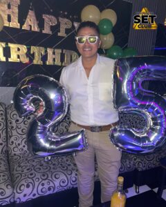 Celebra tu Cumpleaños a lo GRANDE en Set Club tu Discoteca en la Zona Rosa de Guayaquil Porque un año más se festeja con estilo, música, luces y la mejor farra de Guayaquil Descubre Set Club, la mejor Discoteca de Guayaquil. Disfruta de las Mejores Farras y un Ambiente Nocturno Inigualable en la Zona Rosa. ¡No te lo pierdas! Discotecas en Guayaquil Discoteca Set Club Guayaquil. La Mejor Discoteca de Guayaquil, Zona Rosa Turística Vive la experiencia única de Set Club en Guayaquil, Las mejores farras y un ambiente nocturno espectacular te esperan en la Zona Rosa. Únete a la fiesta. Este sábado y todos los viernes y sábados, la rumba sube de nivel en SET CLUB Prepárate para una noche llena de Flow, Reggaeton, Electrónica, Merengue, salsa, sabor y mucha fiesta No te pierdas Set Club en Guayaquil! La mejor discoteca del centro, con farras inolvidables y un ambiente nocturno que te hará bailar toda la noche. Y si estás de cumpleaños... ¡la celebración es toda tuya! Descubre la experiencia nocturna definitiva en tu Discoteca Set Club, en el corazón de la vida nocturna en Guayaquil. Las Mejores Farras