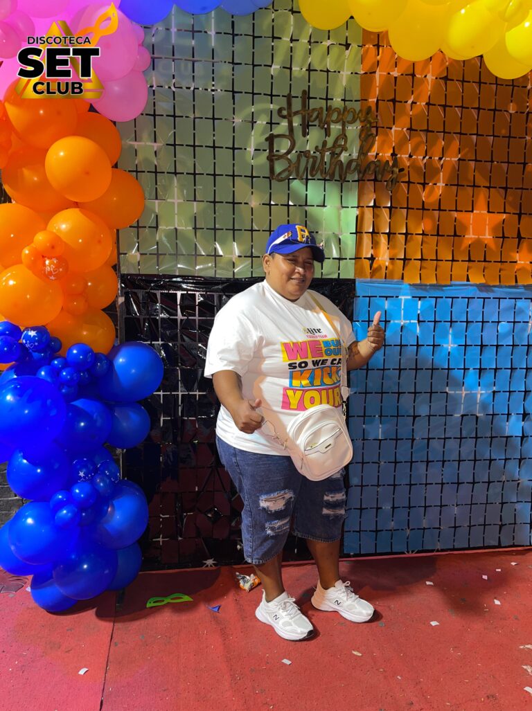 Celebra tu Cumpleaños a lo GRANDE en Set Club tu Discoteca en la Zona Rosa de Guayaquil Porque un año más se festeja con estilo, música, luces y la mejor farra de Guayaquil Descubre Set Club, la mejor Discoteca de Guayaquil. Disfruta de las Mejores Farras y un Ambiente Nocturno Inigualable en la Zona Rosa. ¡No te lo pierdas! Discotecas en Guayaquil Discoteca Set Club Guayaquil. La Mejor Discoteca de Guayaquil, Zona Rosa Turística Vive la experiencia única de Set Club en Guayaquil, Las mejores farras y un ambiente nocturno espectacular te esperan en la Zona Rosa. Únete a la fiesta. Este sábado y todos los viernes y sábados, la rumba sube de nivel en SET CLUB Prepárate para una noche llena de Flow, Reggaeton, Electrónica, Merengue, salsa, sabor y mucha fiesta No te pierdas Set Club en Guayaquil! La mejor discoteca del centro, con farras inolvidables y un ambiente nocturno que te hará bailar toda la noche. Y si estás de cumpleaños... ¡la celebración es toda tuya! Descubre la experiencia nocturna definitiva en tu Discoteca Set Club, en el corazón de la vida nocturna en Guayaquil. Las Mejores Farras