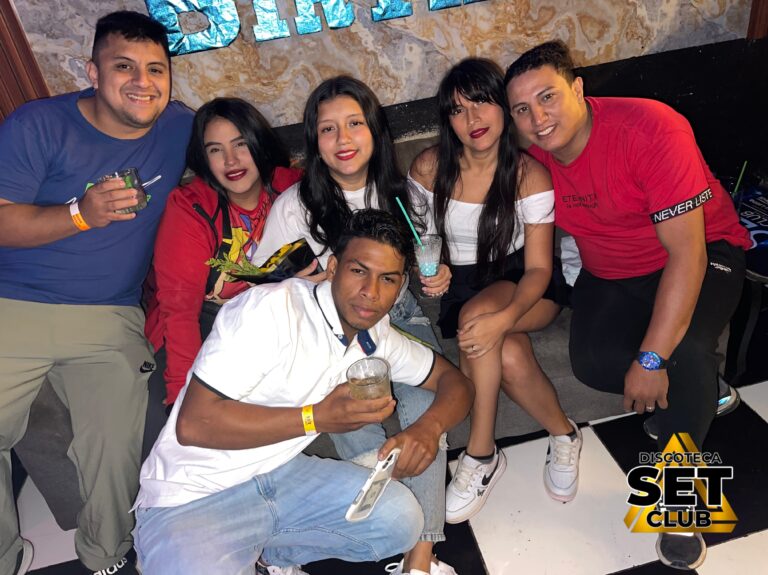 Celebra tu Cumpleaños a lo GRANDE en Set Club tu Discoteca en la Zona Rosa de Guayaquil Porque un año más se festeja con estilo, música, luces y la mejor farra de Guayaquil Descubre Set Club, la mejor Discoteca de Guayaquil. Disfruta de las Mejores Farras y un Ambiente Nocturno Inigualable en la Zona Rosa. ¡No te lo pierdas! Discotecas en Guayaquil Discoteca Set Club Guayaquil. La Mejor Discoteca de Guayaquil, Zona Rosa Turística Vive la experiencia única de Set Club en Guayaquil, Las mejores farras y un ambiente nocturno espectacular te esperan en la Zona Rosa. Únete a la fiesta. Este sábado y todos los viernes y sábados, la rumba sube de nivel en SET CLUB Prepárate para una noche llena de Flow, Reggaeton, Electrónica, Merengue, salsa, sabor y mucha fiesta No te pierdas Set Club en Guayaquil! La mejor discoteca del centro, con farras inolvidables y un ambiente nocturno que te hará bailar toda la noche. Y si estás de cumpleaños... ¡la celebración es toda tuya! Descubre la experiencia nocturna definitiva en tu Discoteca Set Club, en el corazón de la vida nocturna en Guayaquil. Las Mejores Farras