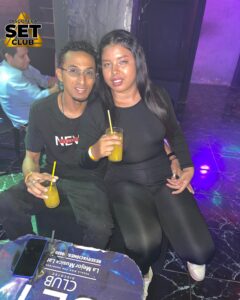 Celebra tu Cumpleaños a lo GRANDE en Set Club tu Discoteca en la Zona Rosa de Guayaquil Porque un año más se festeja con estilo, música, luces y la mejor farra de Guayaquil Descubre Set Club, la mejor Discoteca de Guayaquil. Disfruta de las Mejores Farras y un Ambiente Nocturno Inigualable en la Zona Rosa. ¡No te lo pierdas! Discotecas en Guayaquil Discoteca Set Club Guayaquil. La Mejor Discoteca de Guayaquil, Zona Rosa Turística Vive la experiencia única de Set Club en Guayaquil, Las mejores farras y un ambiente nocturno espectacular te esperan en la Zona Rosa. Únete a la fiesta. Este sábado y todos los viernes y sábados, la rumba sube de nivel en SET CLUB Prepárate para una noche llena de Flow, Reggaeton, Electrónica, Merengue, salsa, sabor y mucha fiesta No te pierdas Set Club en Guayaquil! La mejor discoteca del centro, con farras inolvidables y un ambiente nocturno que te hará bailar toda la noche. Y si estás de cumpleaños... ¡la celebración es toda tuya! Descubre la experiencia nocturna definitiva en tu Discoteca Set Club, en el corazón de la vida nocturna en Guayaquil. Las Mejores Farras