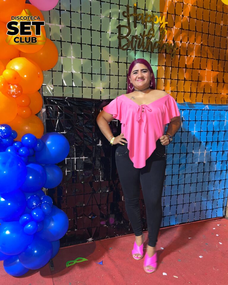 Celebra tu Cumpleaños a lo GRANDE en Set Club tu Discoteca en la Zona Rosa de Guayaquil Porque un año más se festeja con estilo, música, luces y la mejor farra de Guayaquil Descubre Set Club, la mejor Discoteca de Guayaquil. Disfruta de las Mejores Farras y un Ambiente Nocturno Inigualable en la Zona Rosa. ¡No te lo pierdas! Discotecas en Guayaquil Discoteca Set Club Guayaquil. La Mejor Discoteca de Guayaquil, Zona Rosa Turística Vive la experiencia única de Set Club en Guayaquil, Las mejores farras y un ambiente nocturno espectacular te esperan en la Zona Rosa. Únete a la fiesta. Este sábado y todos los viernes y sábados, la rumba sube de nivel en SET CLUB Prepárate para una noche llena de Flow, Reggaeton, Electrónica, Merengue, salsa, sabor y mucha fiesta No te pierdas Set Club en Guayaquil! La mejor discoteca del centro, con farras inolvidables y un ambiente nocturno que te hará bailar toda la noche. Y si estás de cumpleaños... ¡la celebración es toda tuya! Descubre la experiencia nocturna definitiva en tu Discoteca Set Club, en el corazón de la vida nocturna en Guayaquil. Las Mejores Farras