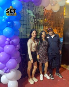 Celebra tu Cumpleaños a lo GRANDE en Set Club tu Discoteca en la Zona Rosa de Guayaquil Porque un año más se festeja con estilo, música, luces y la mejor farra de Guayaquil Descubre Set Club, la mejor Discoteca de Guayaquil. Disfruta de las Mejores Farras y un Ambiente Nocturno Inigualable en la Zona Rosa. ¡No te lo pierdas! Discotecas en Guayaquil Discoteca Set Club Guayaquil. La Mejor Discoteca de Guayaquil, Zona Rosa Turística Vive la experiencia única de Set Club en Guayaquil, Las mejores farras y un ambiente nocturno espectacular te esperan en la Zona Rosa. Únete a la fiesta. Este sábado y todos los viernes y sábados, la rumba sube de nivel en SET CLUB Prepárate para una noche llena de Flow, Reggaeton, Electrónica, Merengue, salsa, sabor y mucha fiesta No te pierdas Set Club en Guayaquil! La mejor discoteca del centro, con farras inolvidables y un ambiente nocturno que te hará bailar toda la noche. Y si estás de cumpleaños... ¡la celebración es toda tuya! Descubre la experiencia nocturna definitiva en tu Discoteca Set Club, en el corazón de la vida nocturna en Guayaquil. Las Mejores Farras