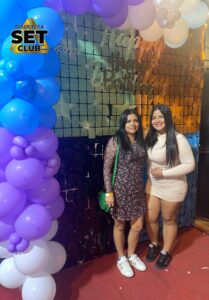 Celebra tu Cumpleaños a lo GRANDE en Set Club tu Discoteca en la Zona Rosa de Guayaquil Porque un año más se festeja con estilo, música, luces y la mejor farra de Guayaquil Descubre Set Club, la mejor Discoteca de Guayaquil. Disfruta de las Mejores Farras y un Ambiente Nocturno Inigualable en la Zona Rosa. ¡No te lo pierdas! Discotecas en Guayaquil Discoteca Set Club Guayaquil. La Mejor Discoteca de Guayaquil, Zona Rosa Turística Vive la experiencia única de Set Club en Guayaquil, Las mejores farras y un ambiente nocturno espectacular te esperan en la Zona Rosa. Únete a la fiesta. Este sábado y todos los viernes y sábados, la rumba sube de nivel en SET CLUB Prepárate para una noche llena de Flow, Reggaeton, Electrónica, Merengue, salsa, sabor y mucha fiesta No te pierdas Set Club en Guayaquil! La mejor discoteca del centro, con farras inolvidables y un ambiente nocturno que te hará bailar toda la noche. Y si estás de cumpleaños... ¡la celebración es toda tuya! Descubre la experiencia nocturna definitiva en tu Discoteca Set Club, en el corazón de la vida nocturna en Guayaquil. Las Mejores Farras