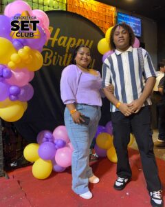 Celebra tu Cumpleaños a lo GRANDE en Set Club tu Discoteca en la Zona Rosa de Guayaquil Porque un año más se festeja con estilo, música, luces y la mejor farra de Guayaquil Descubre Set Club, la mejor Discoteca de Guayaquil. Disfruta de las Mejores Farras y un Ambiente Nocturno Inigualable en la Zona Rosa. ¡No te lo pierdas! Discotecas en Guayaquil Discoteca Set Club Guayaquil. La Mejor Discoteca de Guayaquil, Zona Rosa Turística Vive la experiencia única de Set Club en Guayaquil, Las mejores farras y un ambiente nocturno espectacular te esperan en la Zona Rosa. Únete a la fiesta. Este sábado y todos los viernes y sábados, la rumba sube de nivel en SET CLUB Prepárate para una noche llena de Flow, Reggaeton, Electrónica, Merengue, salsa, sabor y mucha fiesta No te pierdas Set Club en Guayaquil! La mejor discoteca del centro, con farras inolvidables y un ambiente nocturno que te hará bailar toda la noche. Y si estás de cumpleaños... ¡la celebración es toda tuya! Descubre la experiencia nocturna definitiva en tu Discoteca Set Club, en el corazón de la vida nocturna en Guayaquil. Las Mejores Farras