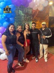Celebra tu Cumpleaños a lo GRANDE en Set Club tu Discoteca en la Zona Rosa de Guayaquil Porque un año más se festeja con estilo, música, luces y la mejor farra de Guayaquil Descubre Set Club, la mejor Discoteca de Guayaquil. Disfruta de las Mejores Farras y un Ambiente Nocturno Inigualable en la Zona Rosa. ¡No te lo pierdas! Discotecas en Guayaquil Discoteca Set Club Guayaquil. La Mejor Discoteca de Guayaquil, Zona Rosa Turística Vive la experiencia única de Set Club en Guayaquil, Las mejores farras y un ambiente nocturno espectacular te esperan en la Zona Rosa. Únete a la fiesta. Este sábado y todos los viernes y sábados, la rumba sube de nivel en SET CLUB Prepárate para una noche llena de Flow, Reggaeton, Electrónica, Merengue, salsa, sabor y mucha fiesta No te pierdas Set Club en Guayaquil! La mejor discoteca del centro, con farras inolvidables y un ambiente nocturno que te hará bailar toda la noche. Y si estás de cumpleaños... ¡la celebración es toda tuya! Descubre la experiencia nocturna definitiva en tu Discoteca Set Club, en el corazón de la vida nocturna en Guayaquil. Las Mejores Farras