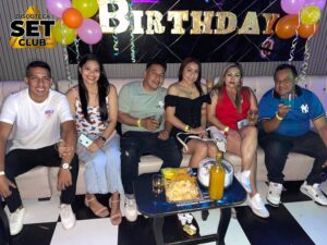 Celebra tu Cumpleaños a lo GRANDE en Set Club tu Discoteca en la Zona Rosa de Guayaquil Porque un año más se festeja con estilo, música, luces y la mejor farra de Guayaquil Descubre Set Club, la mejor Discoteca de Guayaquil. Disfruta de las Mejores Farras y un Ambiente Nocturno Inigualable en la Zona Rosa. ¡No te lo pierdas! Discotecas en Guayaquil Discoteca Set Club Guayaquil. La Mejor Discoteca de Guayaquil, Zona Rosa Turística Vive la experiencia única de Set Club en Guayaquil, Las mejores farras y un ambiente nocturno espectacular te esperan en la Zona Rosa. Únete a la fiesta. Este sábado y todos los viernes y sábados, la rumba sube de nivel en SET CLUB Prepárate para una noche llena de Flow, Reggaeton, Electrónica, Merengue, salsa, sabor y mucha fiesta No te pierdas Set Club en Guayaquil! La mejor discoteca del centro, con farras inolvidables y un ambiente nocturno que te hará bailar toda la noche. Y si estás de cumpleaños... ¡la celebración es toda tuya! Descubre la experiencia nocturna definitiva en tu Discoteca Set Club, en el corazón de la vida nocturna en Guayaquil. Las Mejores Farras