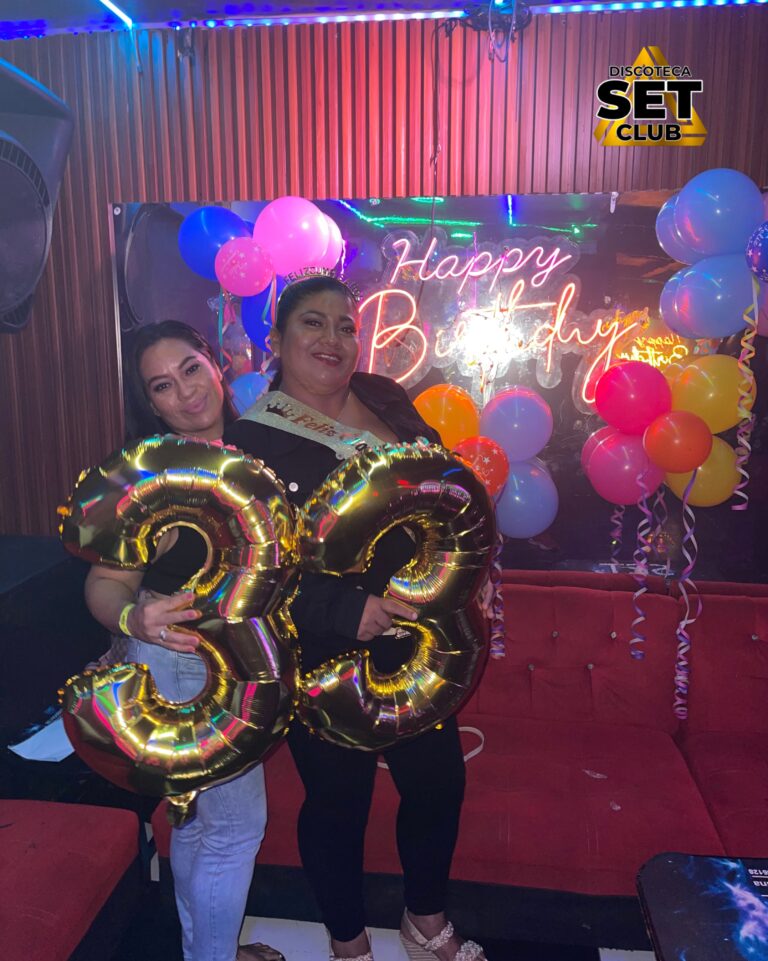 Celebra tu Cumpleaños a lo GRANDE en Set Club tu Discoteca en la Zona Rosa de Guayaquil Porque un año más se festeja con estilo, música, luces y la mejor farra de Guayaquil Descubre Set Club, la mejor Discoteca de Guayaquil. Disfruta de las Mejores Farras y un Ambiente Nocturno Inigualable en la Zona Rosa. ¡No te lo pierdas! Discotecas en Guayaquil Discoteca Set Club Guayaquil. La Mejor Discoteca de Guayaquil, Zona Rosa Turística Vive la experiencia única de Set Club en Guayaquil, Las mejores farras y un ambiente nocturno espectacular te esperan en la Zona Rosa. Únete a la fiesta. Este sábado y todos los viernes y sábados, la rumba sube de nivel en SET CLUB Prepárate para una noche llena de Flow, Reggaeton, Electrónica, Merengue, salsa, sabor y mucha fiesta No te pierdas Set Club en Guayaquil! La mejor discoteca del centro, con farras inolvidables y un ambiente nocturno que te hará bailar toda la noche. Y si estás de cumpleaños... ¡la celebración es toda tuya! Descubre la experiencia nocturna definitiva en tu Discoteca Set Club, en el corazón de la vida nocturna en Guayaquil. Las Mejores Farras