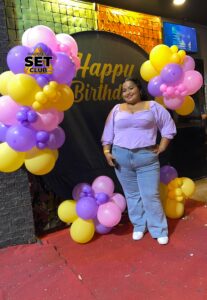 Celebra tu Cumpleaños a lo GRANDE en Set Club tu Discoteca en la Zona Rosa de Guayaquil Porque un año más se festeja con estilo, música, luces y la mejor farra de Guayaquil Descubre Set Club, la mejor Discoteca de Guayaquil. Disfruta de las Mejores Farras y un Ambiente Nocturno Inigualable en la Zona Rosa. ¡No te lo pierdas! Discotecas en Guayaquil Discoteca Set Club Guayaquil. La Mejor Discoteca de Guayaquil, Zona Rosa Turística Vive la experiencia única de Set Club en Guayaquil, Las mejores farras y un ambiente nocturno espectacular te esperan en la Zona Rosa. Únete a la fiesta. Este sábado y todos los viernes y sábados, la rumba sube de nivel en SET CLUB Prepárate para una noche llena de Flow, Reggaeton, Electrónica, Merengue, salsa, sabor y mucha fiesta No te pierdas Set Club en Guayaquil! La mejor discoteca del centro, con farras inolvidables y un ambiente nocturno que te hará bailar toda la noche. Y si estás de cumpleaños... ¡la celebración es toda tuya! Descubre la experiencia nocturna definitiva en tu Discoteca Set Club, en el corazón de la vida nocturna en Guayaquil. Las Mejores Farras