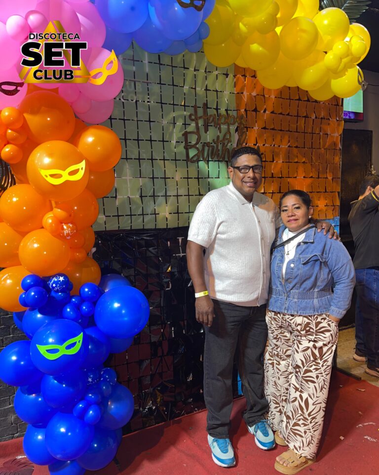 Celebra tu Cumpleaños a lo GRANDE en Set Club tu Discoteca en la Zona Rosa de Guayaquil Porque un año más se festeja con estilo, música, luces y la mejor farra de Guayaquil Descubre Set Club, la mejor Discoteca de Guayaquil. Disfruta de las Mejores Farras y un Ambiente Nocturno Inigualable en la Zona Rosa. ¡No te lo pierdas! Discotecas en Guayaquil Discoteca Set Club Guayaquil. La Mejor Discoteca de Guayaquil, Zona Rosa Turística Vive la experiencia única de Set Club en Guayaquil, Las mejores farras y un ambiente nocturno espectacular te esperan en la Zona Rosa. Únete a la fiesta. Este sábado y todos los viernes y sábados, la rumba sube de nivel en SET CLUB Prepárate para una noche llena de Flow, Reggaeton, Electrónica, Merengue, salsa, sabor y mucha fiesta No te pierdas Set Club en Guayaquil! La mejor discoteca del centro, con farras inolvidables y un ambiente nocturno que te hará bailar toda la noche. Y si estás de cumpleaños... ¡la celebración es toda tuya! Descubre la experiencia nocturna definitiva en tu Discoteca Set Club, en el corazón de la vida nocturna en Guayaquil. Las Mejores Farras