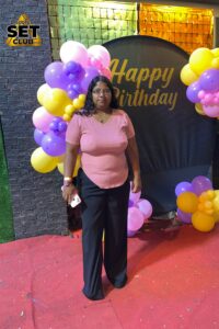 Celebra tu Cumpleaños a lo GRANDE en Set Club tu Discoteca en la Zona Rosa de Guayaquil Porque un año más se festeja con estilo, música, luces y la mejor farra de Guayaquil Descubre Set Club, la mejor Discoteca de Guayaquil. Disfruta de las Mejores Farras y un Ambiente Nocturno Inigualable en la Zona Rosa. ¡No te lo pierdas! Discotecas en Guayaquil Discoteca Set Club Guayaquil. La Mejor Discoteca de Guayaquil, Zona Rosa Turística Vive la experiencia única de Set Club en Guayaquil, Las mejores farras y un ambiente nocturno espectacular te esperan en la Zona Rosa. Únete a la fiesta. Este sábado y todos los viernes y sábados, la rumba sube de nivel en SET CLUB Prepárate para una noche llena de Flow, Reggaeton, Electrónica, Merengue, salsa, sabor y mucha fiesta No te pierdas Set Club en Guayaquil! La mejor discoteca del centro, con farras inolvidables y un ambiente nocturno que te hará bailar toda la noche. Y si estás de cumpleaños... ¡la celebración es toda tuya! Descubre la experiencia nocturna definitiva en tu Discoteca Set Club, en el corazón de la vida nocturna en Guayaquil. Las Mejores Farras