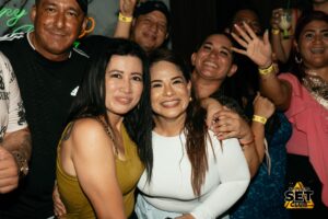 Celebra tu Cumpleaños a lo GRANDE en Set Club tu Discoteca en la Zona Rosa de Guayaquil Porque un año más se festeja con estilo, música, luces y la mejor farra de Guayaquil Descubre Set Club, la mejor Discoteca de Guayaquil. Disfruta de las Mejores Farras y un Ambiente Nocturno Inigualable en la Zona Rosa. ¡No te lo pierdas! Discotecas en Guayaquil Discoteca Set Club Guayaquil. La Mejor Discoteca de Guayaquil, Zona Rosa Turística Vive la experiencia única de Set Club en Guayaquil, Las mejores farras y un ambiente nocturno espectacular te esperan en la Zona Rosa. Únete a la fiesta. Este sábado y todos los viernes y sábados, la rumba sube de nivel en SET CLUB Prepárate para una noche llena de Flow, Reggaeton, Electrónica, Merengue, salsa, sabor y mucha fiesta No te pierdas Set Club en Guayaquil! La mejor discoteca del centro, con farras inolvidables y un ambiente nocturno que te hará bailar toda la noche. Y si estás de cumpleaños... ¡la celebración es toda tuya! Descubre la experiencia nocturna definitiva en tu Discoteca Set Club, en el corazón de la vida nocturna en Guayaquil. Las Mejores Farras