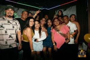 Celebra tu Cumpleaños a lo GRANDE en Set Club tu Discoteca en la Zona Rosa de Guayaquil Porque un año más se festeja con estilo, música, luces y la mejor farra de Guayaquil Descubre Set Club, la mejor Discoteca de Guayaquil. Disfruta de las Mejores Farras y un Ambiente Nocturno Inigualable en la Zona Rosa. ¡No te lo pierdas! Discotecas en Guayaquil Discoteca Set Club Guayaquil. La Mejor Discoteca de Guayaquil, Zona Rosa Turística Vive la experiencia única de Set Club en Guayaquil, Las mejores farras y un ambiente nocturno espectacular te esperan en la Zona Rosa. Únete a la fiesta. Este sábado y todos los viernes y sábados, la rumba sube de nivel en SET CLUB Prepárate para una noche llena de Flow, Reggaeton, Electrónica, Merengue, salsa, sabor y mucha fiesta No te pierdas Set Club en Guayaquil! La mejor discoteca del centro, con farras inolvidables y un ambiente nocturno que te hará bailar toda la noche. Y si estás de cumpleaños... ¡la celebración es toda tuya! Descubre la experiencia nocturna definitiva en tu Discoteca Set Club, en el corazón de la vida nocturna en Guayaquil. Las Mejores Farras