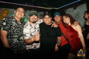 Celebra tu Cumpleaños a lo GRANDE en Set Club tu Discoteca en la Zona Rosa de Guayaquil Porque un año más se festeja con estilo, música, luces y la mejor farra de Guayaquil Descubre Set Club, la mejor Discoteca de Guayaquil. Disfruta de las Mejores Farras y un Ambiente Nocturno Inigualable en la Zona Rosa. ¡No te lo pierdas! Discotecas en Guayaquil Discoteca Set Club Guayaquil. La Mejor Discoteca de Guayaquil, Zona Rosa Turística Vive la experiencia única de Set Club en Guayaquil, Las mejores farras y un ambiente nocturno espectacular te esperan en la Zona Rosa. Únete a la fiesta. Este sábado y todos los viernes y sábados, la rumba sube de nivel en SET CLUB Prepárate para una noche llena de Flow, Reggaeton, Electrónica, Merengue, salsa, sabor y mucha fiesta No te pierdas Set Club en Guayaquil! La mejor discoteca del centro, con farras inolvidables y un ambiente nocturno que te hará bailar toda la noche. Y si estás de cumpleaños... ¡la celebración es toda tuya! Descubre la experiencia nocturna definitiva en tu Discoteca Set Club, en el corazón de la vida nocturna en Guayaquil. Las Mejores Farras