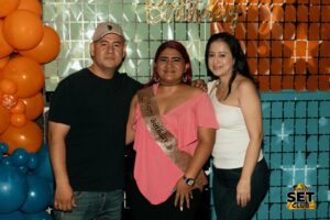Celebra tu Cumpleaños a lo GRANDE en Set Club tu Discoteca en la Zona Rosa de Guayaquil Porque un año más se festeja con estilo, música, luces y la mejor farra de Guayaquil Descubre Set Club, la mejor Discoteca de Guayaquil. Disfruta de las Mejores Farras y un Ambiente Nocturno Inigualable en la Zona Rosa. ¡No te lo pierdas! Discotecas en Guayaquil Discoteca Set Club Guayaquil. La Mejor Discoteca de Guayaquil, Zona Rosa Turística Vive la experiencia única de Set Club en Guayaquil, Las mejores farras y un ambiente nocturno espectacular te esperan en la Zona Rosa. Únete a la fiesta. Este sábado y todos los viernes y sábados, la rumba sube de nivel en SET CLUB Prepárate para una noche llena de Flow, Reggaeton, Electrónica, Merengue, salsa, sabor y mucha fiesta No te pierdas Set Club en Guayaquil! La mejor discoteca del centro, con farras inolvidables y un ambiente nocturno que te hará bailar toda la noche. Y si estás de cumpleaños... ¡la celebración es toda tuya! Descubre la experiencia nocturna definitiva en tu Discoteca Set Club, en el corazón de la vida nocturna en Guayaquil. Las Mejores Farras