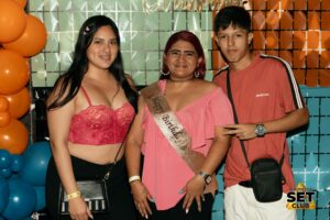 Celebra tu Cumpleaños a lo GRANDE en Set Club tu Discoteca en la Zona Rosa de Guayaquil Porque un año más se festeja con estilo, música, luces y la mejor farra de Guayaquil Descubre Set Club, la mejor Discoteca de Guayaquil. Disfruta de las Mejores Farras y un Ambiente Nocturno Inigualable en la Zona Rosa. ¡No te lo pierdas! Discotecas en Guayaquil Discoteca Set Club Guayaquil. La Mejor Discoteca de Guayaquil, Zona Rosa Turística Vive la experiencia única de Set Club en Guayaquil, Las mejores farras y un ambiente nocturno espectacular te esperan en la Zona Rosa. Únete a la fiesta. Este sábado y todos los viernes y sábados, la rumba sube de nivel en SET CLUB Prepárate para una noche llena de Flow, Reggaeton, Electrónica, Merengue, salsa, sabor y mucha fiesta No te pierdas Set Club en Guayaquil! La mejor discoteca del centro, con farras inolvidables y un ambiente nocturno que te hará bailar toda la noche. Y si estás de cumpleaños... ¡la celebración es toda tuya! Descubre la experiencia nocturna definitiva en tu Discoteca Set Club, en el corazón de la vida nocturna en Guayaquil. Las Mejores Farras