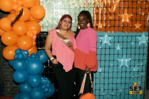 Celebra tu Cumpleaños a lo GRANDE en Set Club tu Discoteca en la Zona Rosa de Guayaquil Porque un año más se festeja con estilo, música, luces y la mejor farra de Guayaquil Descubre Set Club, la mejor Discoteca de Guayaquil. Disfruta de las Mejores Farras y un Ambiente Nocturno Inigualable en la Zona Rosa. ¡No te lo pierdas! Discotecas en Guayaquil Discoteca Set Club Guayaquil. La Mejor Discoteca de Guayaquil, Zona Rosa Turística Vive la experiencia única de Set Club en Guayaquil, Las mejores farras y un ambiente nocturno espectacular te esperan en la Zona Rosa. Únete a la fiesta. Este sábado y todos los viernes y sábados, la rumba sube de nivel en SET CLUB Prepárate para una noche llena de Flow, Reggaeton, Electrónica, Merengue, salsa, sabor y mucha fiesta No te pierdas Set Club en Guayaquil! La mejor discoteca del centro, con farras inolvidables y un ambiente nocturno que te hará bailar toda la noche. Y si estás de cumpleaños... ¡la celebración es toda tuya! Descubre la experiencia nocturna definitiva en tu Discoteca Set Club, en el corazón de la vida nocturna en Guayaquil. Las Mejores Farras