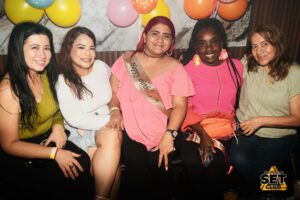 Celebra tu Cumpleaños a lo GRANDE en Set Club tu Discoteca en la Zona Rosa de Guayaquil Porque un año más se festeja con estilo, música, luces y la mejor farra de Guayaquil Descubre Set Club, la mejor Discoteca de Guayaquil. Disfruta de las Mejores Farras y un Ambiente Nocturno Inigualable en la Zona Rosa. ¡No te lo pierdas! Discotecas en Guayaquil Discoteca Set Club Guayaquil. La Mejor Discoteca de Guayaquil, Zona Rosa Turística Vive la experiencia única de Set Club en Guayaquil, Las mejores farras y un ambiente nocturno espectacular te esperan en la Zona Rosa. Únete a la fiesta. Este sábado y todos los viernes y sábados, la rumba sube de nivel en SET CLUB Prepárate para una noche llena de Flow, Reggaeton, Electrónica, Merengue, salsa, sabor y mucha fiesta No te pierdas Set Club en Guayaquil! La mejor discoteca del centro, con farras inolvidables y un ambiente nocturno que te hará bailar toda la noche. Y si estás de cumpleaños... ¡la celebración es toda tuya! Descubre la experiencia nocturna definitiva en tu Discoteca Set Club, en el corazón de la vida nocturna en Guayaquil. Las Mejores Farras