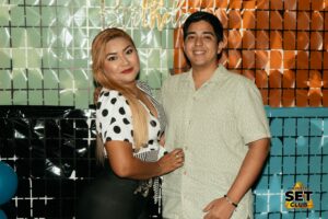 Celebra tu Cumpleaños a lo GRANDE en Set Club tu Discoteca en la Zona Rosa de Guayaquil Porque un año más se festeja con estilo, música, luces y la mejor farra de Guayaquil Descubre Set Club, la mejor Discoteca de Guayaquil. Disfruta de las Mejores Farras y un Ambiente Nocturno Inigualable en la Zona Rosa. ¡No te lo pierdas! Discotecas en Guayaquil Discoteca Set Club Guayaquil. La Mejor Discoteca de Guayaquil, Zona Rosa Turística Vive la experiencia única de Set Club en Guayaquil, Las mejores farras y un ambiente nocturno espectacular te esperan en la Zona Rosa. Únete a la fiesta. Este sábado y todos los viernes y sábados, la rumba sube de nivel en SET CLUB Prepárate para una noche llena de Flow, Reggaeton, Electrónica, Merengue, salsa, sabor y mucha fiesta No te pierdas Set Club en Guayaquil! La mejor discoteca del centro, con farras inolvidables y un ambiente nocturno que te hará bailar toda la noche. Y si estás de cumpleaños... ¡la celebración es toda tuya! Descubre la experiencia nocturna definitiva en tu Discoteca Set Club, en el corazón de la vida nocturna en Guayaquil. Las Mejores Farras