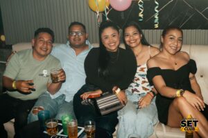 Celebra tu Cumpleaños a lo GRANDE en Set Club tu Discoteca en la Zona Rosa de Guayaquil Porque un año más se festeja con estilo, música, luces y la mejor farra de Guayaquil Descubre Set Club, la mejor Discoteca de Guayaquil. Disfruta de las Mejores Farras y un Ambiente Nocturno Inigualable en la Zona Rosa. ¡No te lo pierdas! Discotecas en Guayaquil Discoteca Set Club Guayaquil. La Mejor Discoteca de Guayaquil, Zona Rosa Turística Vive la experiencia única de Set Club en Guayaquil, Las mejores farras y un ambiente nocturno espectacular te esperan en la Zona Rosa. Únete a la fiesta. Este sábado y todos los viernes y sábados, la rumba sube de nivel en SET CLUB Prepárate para una noche llena de Flow, Reggaeton, Electrónica, Merengue, salsa, sabor y mucha fiesta No te pierdas Set Club en Guayaquil! La mejor discoteca del centro, con farras inolvidables y un ambiente nocturno que te hará bailar toda la noche. Y si estás de cumpleaños... ¡la celebración es toda tuya! Descubre la experiencia nocturna definitiva en tu Discoteca Set Club, en el corazón de la vida nocturna en Guayaquil. Las Mejores Farras