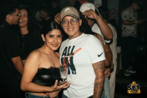 Celebra tu Cumpleaños a lo GRANDE en Set Club tu Discoteca en la Zona Rosa de Guayaquil Porque un año más se festeja con estilo, música, luces y la mejor farra de Guayaquil Descubre Set Club, la mejor Discoteca de Guayaquil. Disfruta de las Mejores Farras y un Ambiente Nocturno Inigualable en la Zona Rosa. ¡No te lo pierdas! Discotecas en Guayaquil Discoteca Set Club Guayaquil. La Mejor Discoteca de Guayaquil, Zona Rosa Turística Vive la experiencia única de Set Club en Guayaquil, Las mejores farras y un ambiente nocturno espectacular te esperan en la Zona Rosa. Únete a la fiesta. Este sábado y todos los viernes y sábados, la rumba sube de nivel en SET CLUB Prepárate para una noche llena de Flow, Reggaeton, Electrónica, Merengue, salsa, sabor y mucha fiesta No te pierdas Set Club en Guayaquil! La mejor discoteca del centro, con farras inolvidables y un ambiente nocturno que te hará bailar toda la noche. Y si estás de cumpleaños... ¡la celebración es toda tuya! Descubre la experiencia nocturna definitiva en tu Discoteca Set Club, en el corazón de la vida nocturna en Guayaquil. Las Mejores Farras