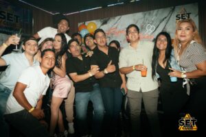 Celebra tu Cumpleaños a lo GRANDE en Set Club tu Discoteca en la Zona Rosa de Guayaquil Porque un año más se festeja con estilo, música, luces y la mejor farra de Guayaquil Descubre Set Club, la mejor Discoteca de Guayaquil. Disfruta de las Mejores Farras y un Ambiente Nocturno Inigualable en la Zona Rosa. ¡No te lo pierdas! Discotecas en Guayaquil Discoteca Set Club Guayaquil. La Mejor Discoteca de Guayaquil, Zona Rosa Turística Vive la experiencia única de Set Club en Guayaquil, Las mejores farras y un ambiente nocturno espectacular te esperan en la Zona Rosa. Únete a la fiesta. Este sábado y todos los viernes y sábados, la rumba sube de nivel en SET CLUB Prepárate para una noche llena de Flow, Reggaeton, Electrónica, Merengue, salsa, sabor y mucha fiesta No te pierdas Set Club en Guayaquil! La mejor discoteca del centro, con farras inolvidables y un ambiente nocturno que te hará bailar toda la noche. Y si estás de cumpleaños... ¡la celebración es toda tuya! Descubre la experiencia nocturna definitiva en tu Discoteca Set Club, en el corazón de la vida nocturna en Guayaquil. Las Mejores Farras