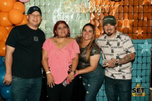 Celebra tu Cumpleaños a lo GRANDE en Set Club tu Discoteca en la Zona Rosa de Guayaquil Porque un año más se festeja con estilo, música, luces y la mejor farra de Guayaquil Descubre Set Club, la mejor Discoteca de Guayaquil. Disfruta de las Mejores Farras y un Ambiente Nocturno Inigualable en la Zona Rosa. ¡No te lo pierdas! Discotecas en Guayaquil Discoteca Set Club Guayaquil. La Mejor Discoteca de Guayaquil, Zona Rosa Turística Vive la experiencia única de Set Club en Guayaquil, Las mejores farras y un ambiente nocturno espectacular te esperan en la Zona Rosa. Únete a la fiesta. Este sábado y todos los viernes y sábados, la rumba sube de nivel en SET CLUB Prepárate para una noche llena de Flow, Reggaeton, Electrónica, Merengue, salsa, sabor y mucha fiesta No te pierdas Set Club en Guayaquil! La mejor discoteca del centro, con farras inolvidables y un ambiente nocturno que te hará bailar toda la noche. Y si estás de cumpleaños... ¡la celebración es toda tuya! Descubre la experiencia nocturna definitiva en tu Discoteca Set Club, en el corazón de la vida nocturna en Guayaquil. Las Mejores Farras