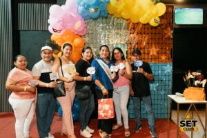 Celebra tu Cumpleaños a lo GRANDE en Set Club tu Discoteca en la Zona Rosa de Guayaquil Porque un año más se festeja con estilo, música, luces y la mejor farra de Guayaquil Descubre Set Club, la mejor Discoteca de Guayaquil. Disfruta de las Mejores Farras y un Ambiente Nocturno Inigualable en la Zona Rosa. ¡No te lo pierdas! Discotecas en Guayaquil Discoteca Set Club Guayaquil. La Mejor Discoteca de Guayaquil, Zona Rosa Turística Vive la experiencia única de Set Club en Guayaquil, Las mejores farras y un ambiente nocturno espectacular te esperan en la Zona Rosa. Únete a la fiesta. Este sábado y todos los viernes y sábados, la rumba sube de nivel en SET CLUB Prepárate para una noche llena de Flow, Reggaeton, Electrónica, Merengue, salsa, sabor y mucha fiesta No te pierdas Set Club en Guayaquil! La mejor discoteca del centro, con farras inolvidables y un ambiente nocturno que te hará bailar toda la noche. Y si estás de cumpleaños... ¡la celebración es toda tuya! Descubre la experiencia nocturna definitiva en tu Discoteca Set Club, en el corazón de la vida nocturna en Guayaquil. Las Mejores Farras