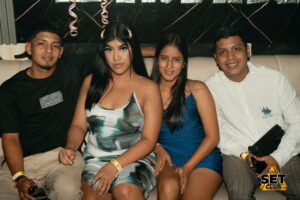 Celebra tu Cumpleaños a lo GRANDE en Set Club tu Discoteca en la Zona Rosa de Guayaquil Porque un año más se festeja con estilo, música, luces y la mejor farra de Guayaquil Descubre Set Club, la mejor Discoteca de Guayaquil. Disfruta de las Mejores Farras y un Ambiente Nocturno Inigualable en la Zona Rosa. ¡No te lo pierdas! Discotecas en Guayaquil Discoteca Set Club Guayaquil. La Mejor Discoteca de Guayaquil, Zona Rosa Turística Vive la experiencia única de Set Club en Guayaquil, Las mejores farras y un ambiente nocturno espectacular te esperan en la Zona Rosa. Únete a la fiesta. Este sábado y todos los viernes y sábados, la rumba sube de nivel en SET CLUB Prepárate para una noche llena de Flow, Reggaeton, Electrónica, Merengue, salsa, sabor y mucha fiesta No te pierdas Set Club en Guayaquil! La mejor discoteca del centro, con farras inolvidables y un ambiente nocturno que te hará bailar toda la noche. Y si estás de cumpleaños... ¡la celebración es toda tuya! Descubre la experiencia nocturna definitiva en tu Discoteca Set Club, en el corazón de la vida nocturna en Guayaquil. Las Mejores Farras