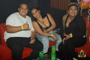 Celebra tu Cumpleaños a lo GRANDE en Set Club tu Discoteca en la Zona Rosa de Guayaquil Porque un año más se festeja con estilo, música, luces y la mejor farra de Guayaquil Descubre Set Club, la mejor Discoteca de Guayaquil. Disfruta de las Mejores Farras y un Ambiente Nocturno Inigualable en la Zona Rosa. ¡No te lo pierdas! Discotecas en Guayaquil Discoteca Set Club Guayaquil. La Mejor Discoteca de Guayaquil, Zona Rosa Turística Vive la experiencia única de Set Club en Guayaquil, Las mejores farras y un ambiente nocturno espectacular te esperan en la Zona Rosa. Únete a la fiesta. Este sábado y todos los viernes y sábados, la rumba sube de nivel en SET CLUB Prepárate para una noche llena de Flow, Reggaeton, Electrónica, Merengue, salsa, sabor y mucha fiesta No te pierdas Set Club en Guayaquil! La mejor discoteca del centro, con farras inolvidables y un ambiente nocturno que te hará bailar toda la noche. Y si estás de cumpleaños... ¡la celebración es toda tuya! Descubre la experiencia nocturna definitiva en tu Discoteca Set Club, en el corazón de la vida nocturna en Guayaquil. Las Mejores Farras