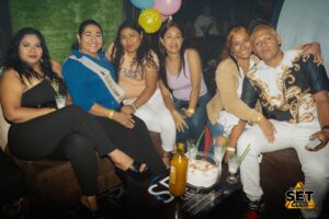 Celebra tu Cumpleaños a lo GRANDE en Set Club tu Discoteca en la Zona Rosa de Guayaquil Porque un año más se festeja con estilo, música, luces y la mejor farra de Guayaquil Descubre Set Club, la mejor Discoteca de Guayaquil. Disfruta de las Mejores Farras y un Ambiente Nocturno Inigualable en la Zona Rosa. ¡No te lo pierdas! Discotecas en Guayaquil Discoteca Set Club Guayaquil. La Mejor Discoteca de Guayaquil, Zona Rosa Turística Vive la experiencia única de Set Club en Guayaquil, Las mejores farras y un ambiente nocturno espectacular te esperan en la Zona Rosa. Únete a la fiesta. Este sábado y todos los viernes y sábados, la rumba sube de nivel en SET CLUB Prepárate para una noche llena de Flow, Reggaeton, Electrónica, Merengue, salsa, sabor y mucha fiesta No te pierdas Set Club en Guayaquil! La mejor discoteca del centro, con farras inolvidables y un ambiente nocturno que te hará bailar toda la noche. Y si estás de cumpleaños... ¡la celebración es toda tuya! Descubre la experiencia nocturna definitiva en tu Discoteca Set Club, en el corazón de la vida nocturna en Guayaquil. Las Mejores Farras