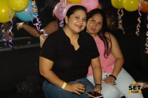 Celebra tu Cumpleaños a lo GRANDE en Set Club tu Discoteca en la Zona Rosa de Guayaquil Porque un año más se festeja con estilo, música, luces y la mejor farra de Guayaquil Descubre Set Club, la mejor Discoteca de Guayaquil. Disfruta de las Mejores Farras y un Ambiente Nocturno Inigualable en la Zona Rosa. ¡No te lo pierdas! Discotecas en Guayaquil Discoteca Set Club Guayaquil. La Mejor Discoteca de Guayaquil, Zona Rosa Turística Vive la experiencia única de Set Club en Guayaquil, Las mejores farras y un ambiente nocturno espectacular te esperan en la Zona Rosa. Únete a la fiesta. Este sábado y todos los viernes y sábados, la rumba sube de nivel en SET CLUB Prepárate para una noche llena de Flow, Reggaeton, Electrónica, Merengue, salsa, sabor y mucha fiesta No te pierdas Set Club en Guayaquil! La mejor discoteca del centro, con farras inolvidables y un ambiente nocturno que te hará bailar toda la noche. Y si estás de cumpleaños... ¡la celebración es toda tuya! Descubre la experiencia nocturna definitiva en tu Discoteca Set Club, en el corazón de la vida nocturna en Guayaquil. Las Mejores Farras