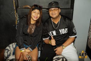 Celebra tu Cumpleaños a lo GRANDE en Set Club tu Discoteca en la Zona Rosa de Guayaquil Porque un año más se festeja con estilo, música, luces y la mejor farra de Guayaquil Descubre Set Club, la mejor Discoteca de Guayaquil. Disfruta de las Mejores Farras y un Ambiente Nocturno Inigualable en la Zona Rosa. ¡No te lo pierdas! Discotecas en Guayaquil Discoteca Set Club Guayaquil. La Mejor Discoteca de Guayaquil, Zona Rosa Turística Vive la experiencia única de Set Club en Guayaquil, Las mejores farras y un ambiente nocturno espectacular te esperan en la Zona Rosa. Únete a la fiesta. Este sábado y todos los viernes y sábados, la rumba sube de nivel en SET CLUB Prepárate para una noche llena de Flow, Reggaeton, Electrónica, Merengue, salsa, sabor y mucha fiesta No te pierdas Set Club en Guayaquil! La mejor discoteca del centro, con farras inolvidables y un ambiente nocturno que te hará bailar toda la noche. Y si estás de cumpleaños... ¡la celebración es toda tuya! Descubre la experiencia nocturna definitiva en tu Discoteca Set Club, en el corazón de la vida nocturna en Guayaquil. Las Mejores Farras